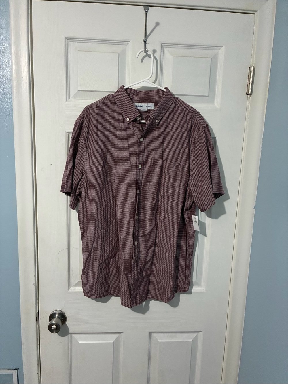 Old Navy Men's Short-Sleeve Button-Down Shirt in Burgundy Stripe
